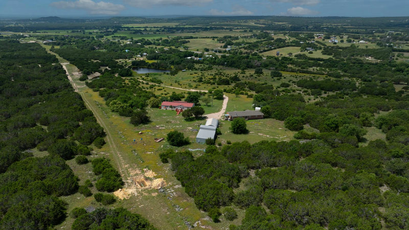 3527 N US Hwy 281 — exterior