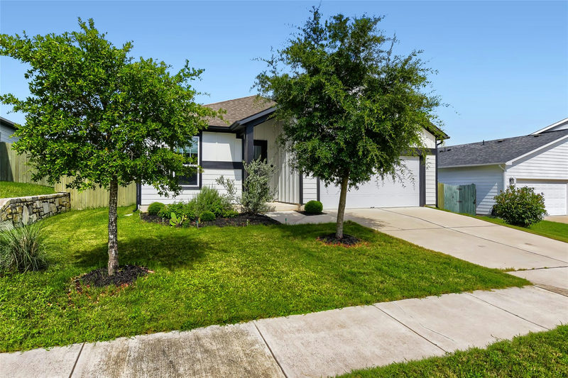16516 Glimmering Rd — exterior