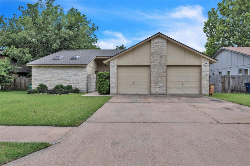 8713 Pineridge Dr — exterior