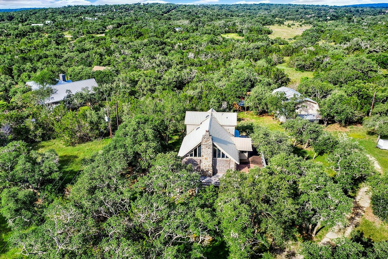 8015 Ozark Dr — exterior
