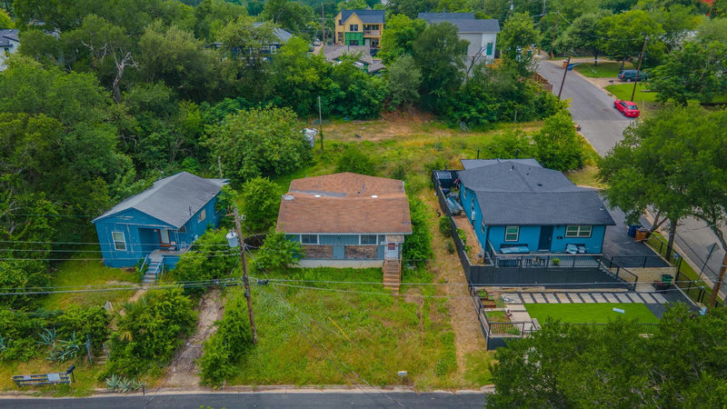 1410 Luna St — exterior