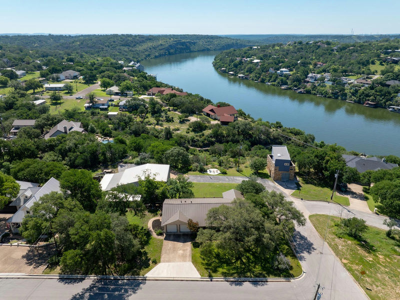 401 Crestview Dr — exterior