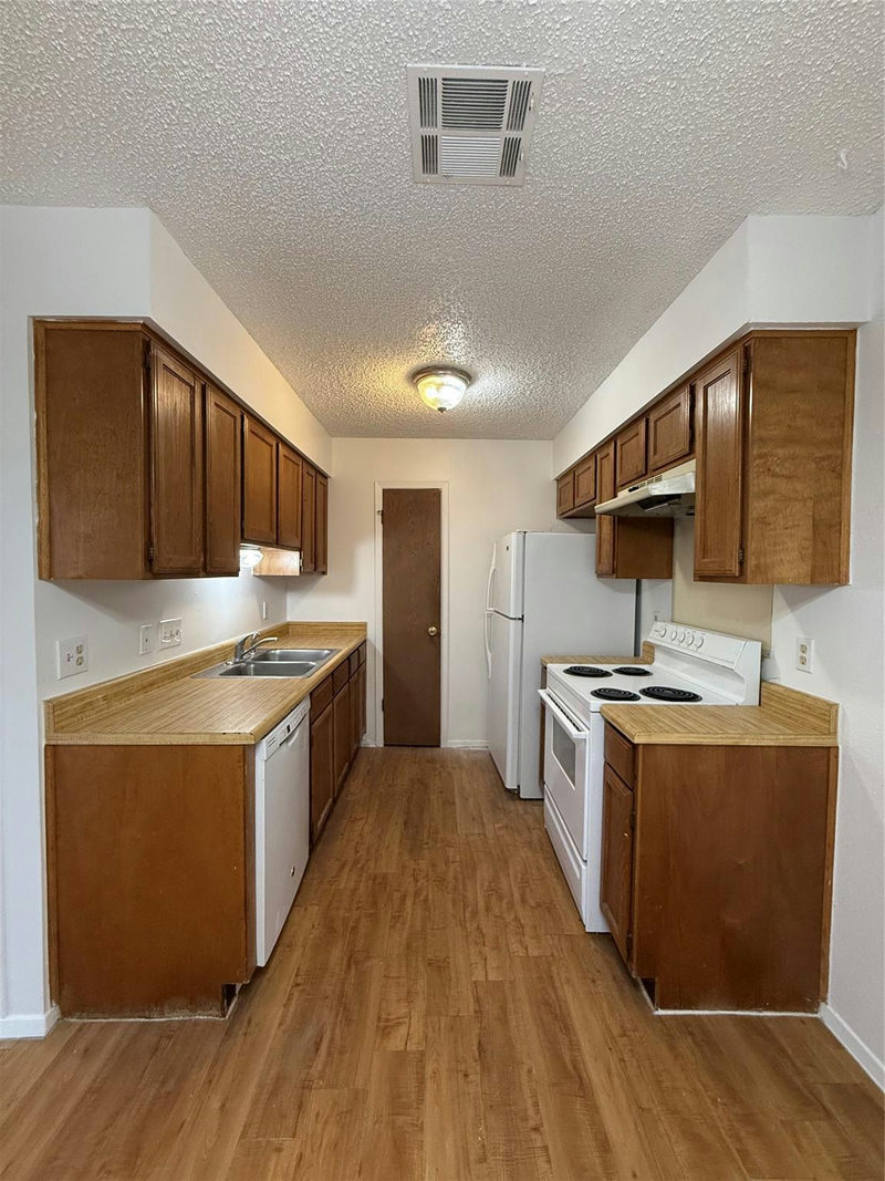 2115 Courtney St — exterior