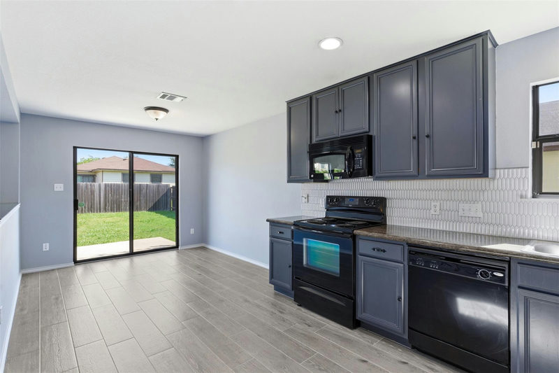 602 Yosemite Trl — exterior