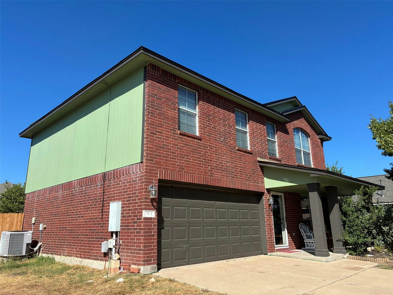 913 Whitley Dr — exterior