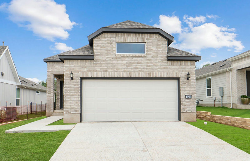 1010 Martingale St — exterior