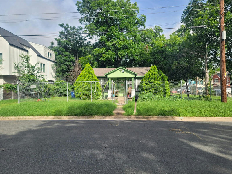 1104 Brass St — exterior