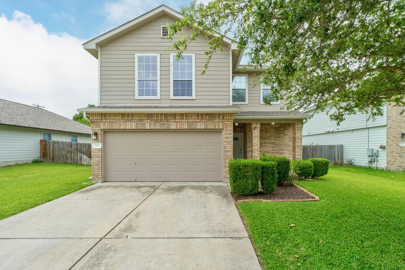 1107 Concan Dr — exterior