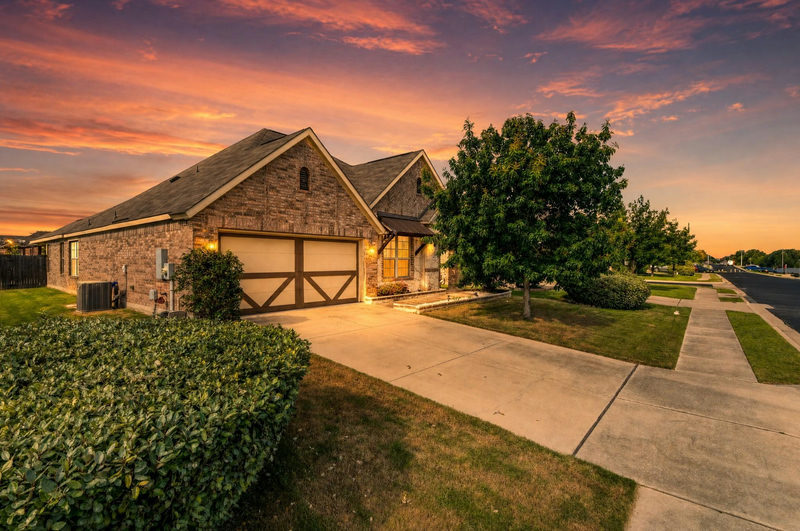 804 Farm House Dr — exterior