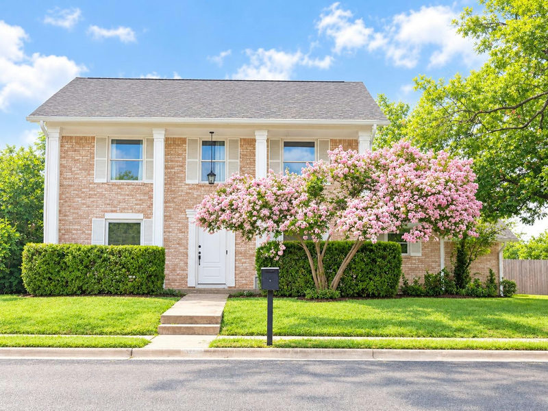 10101 Parkfield Dr — exterior