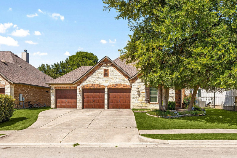 332 Ancient Oak Way — exterior