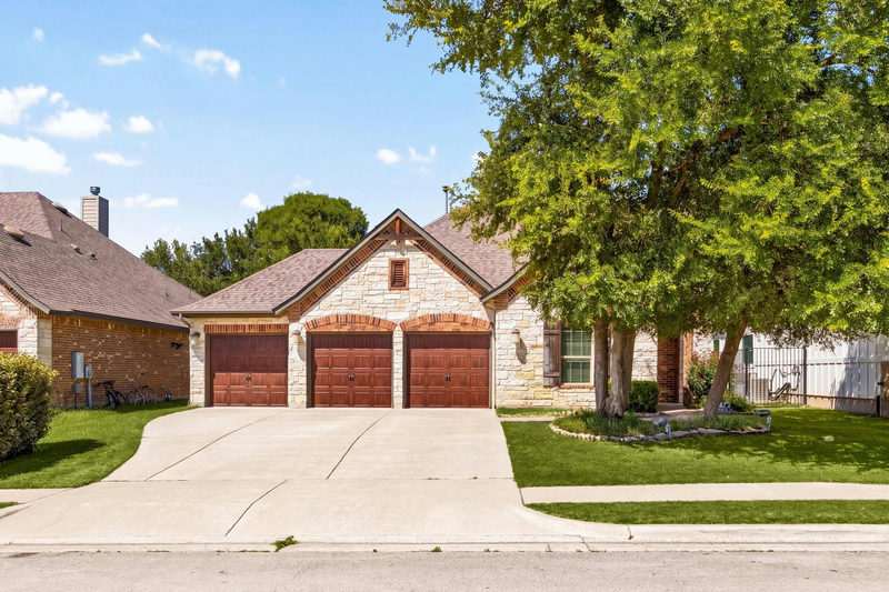 332 Ancient Oak Way — exterior
