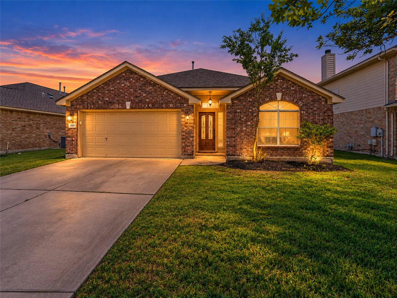 1049 Regency Ln — exterior
