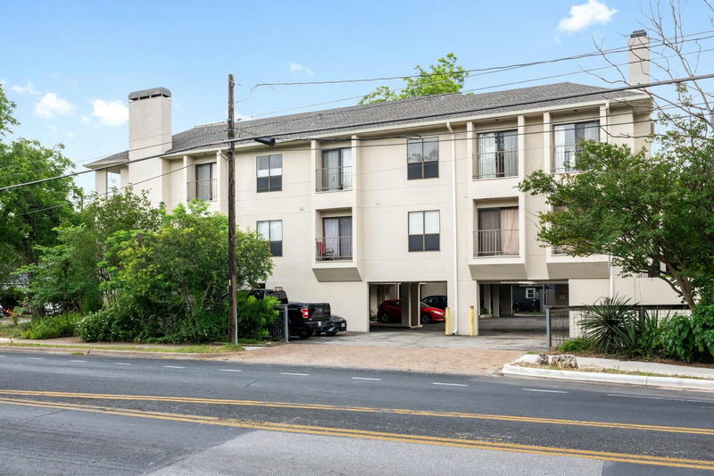 409 E 38th St #101 — exterior