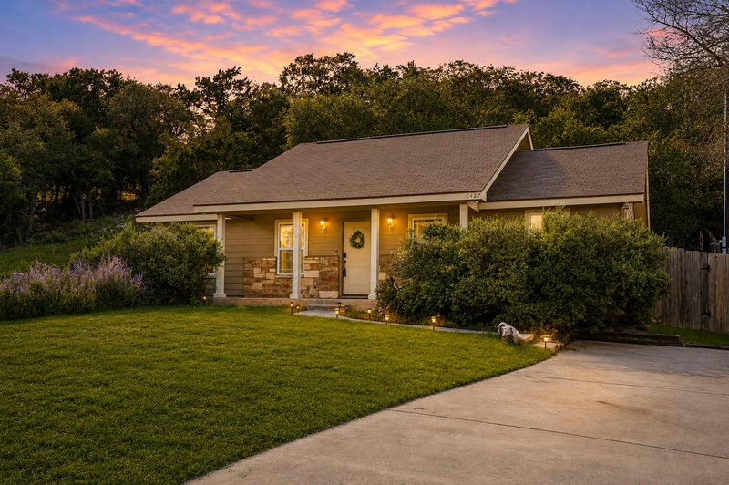 1427 Bonnyview Dr — exterior