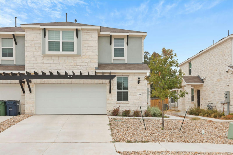 1519 Fenton Hill Dr — exterior