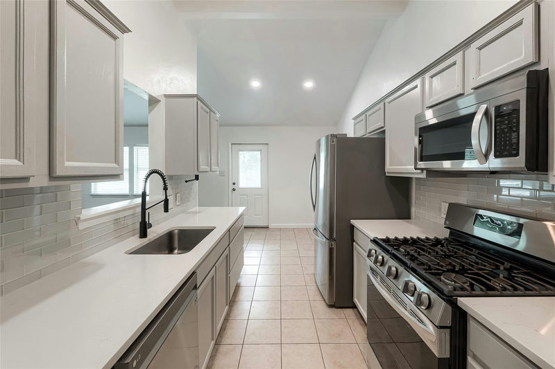 8505 Mayview Dr — exterior