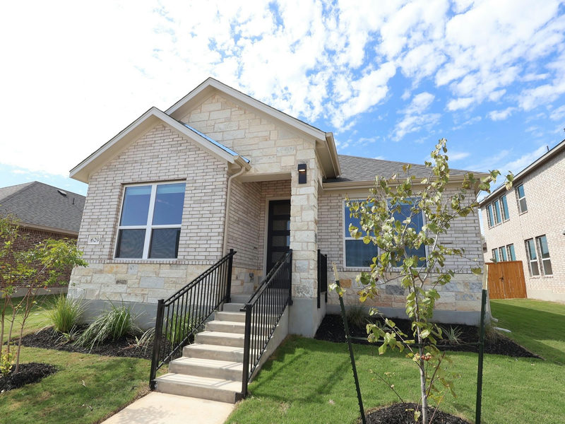 629 Clarissa St — exterior