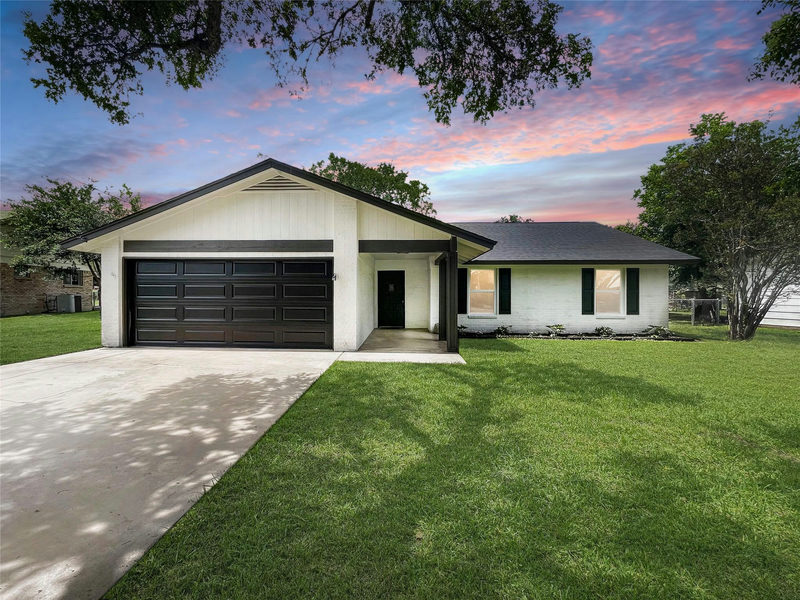 313 Golden Oaks Dr — exterior