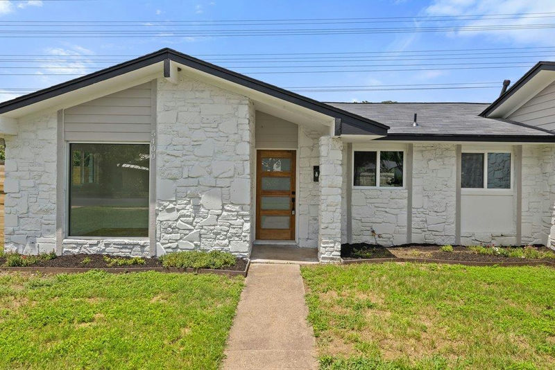 5400 Salem Hill Dr — exterior
