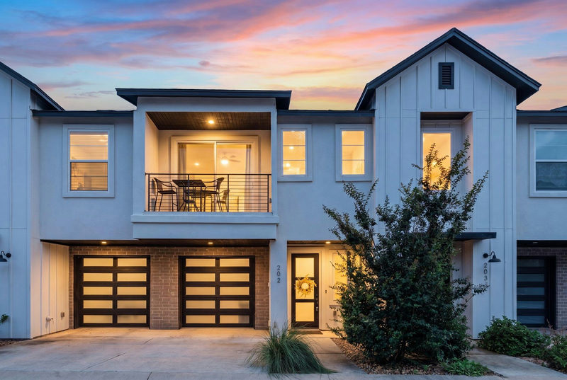 12001 Vista Parke Dr #202 — exterior