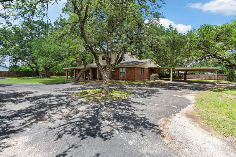 455 Robins Ln — exterior