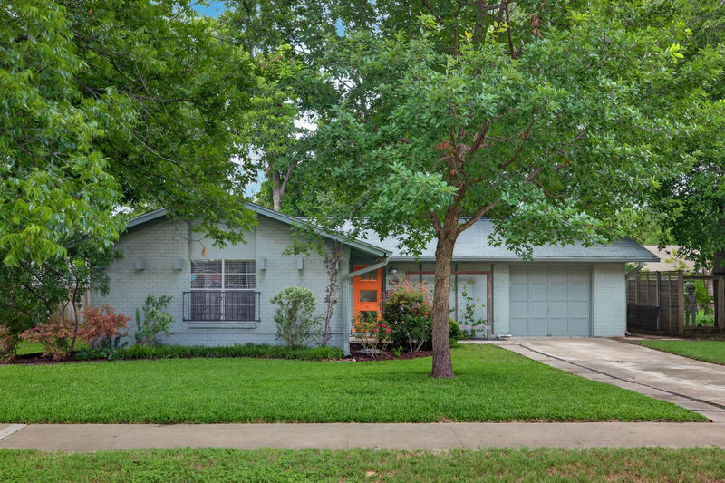 1103 Chesapeake Dr — exterior