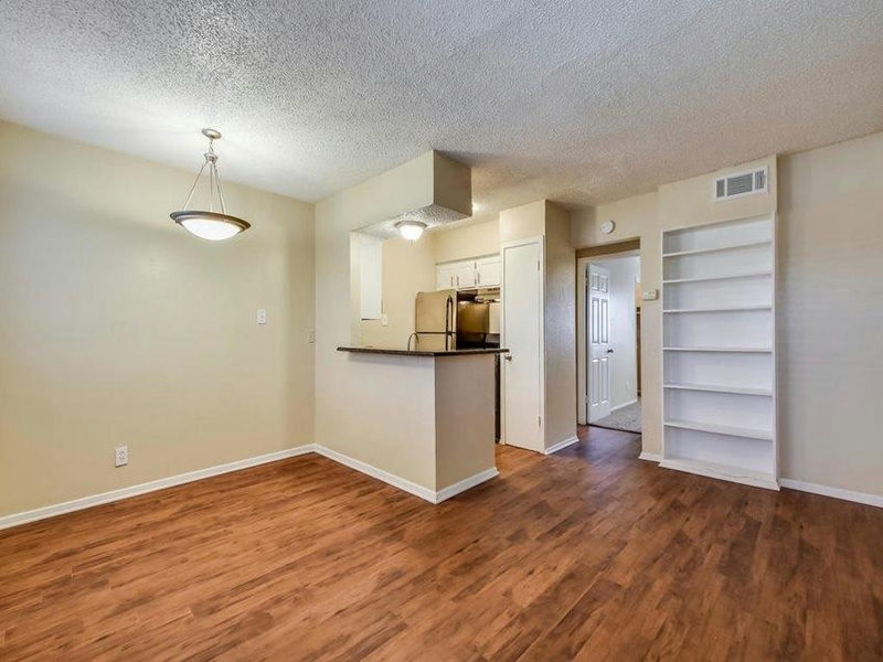 2401 Manor Rd #119 — exterior