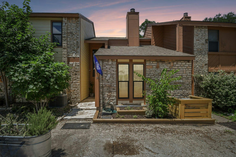 14 Cypress Fairway Vlg — exterior