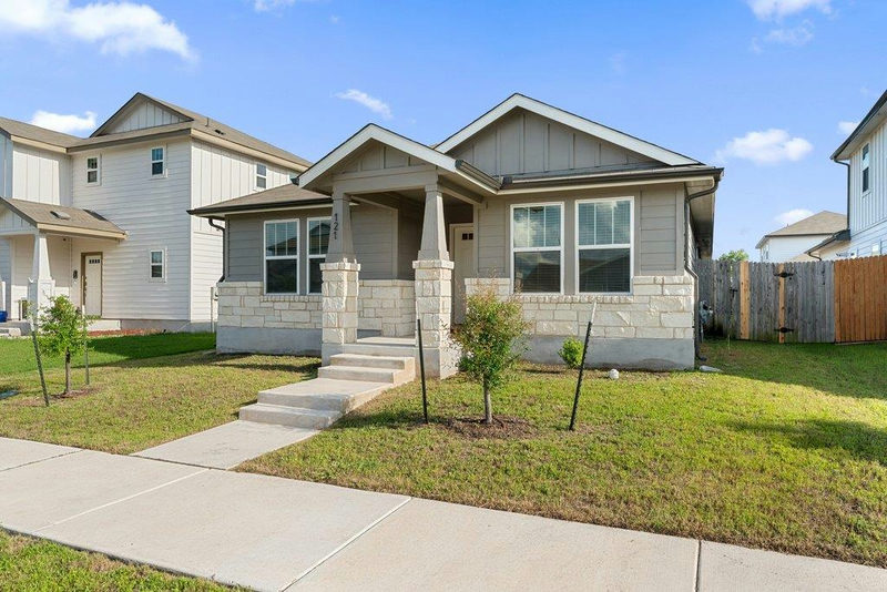 121 Oakdale Meadows Ln — exterior