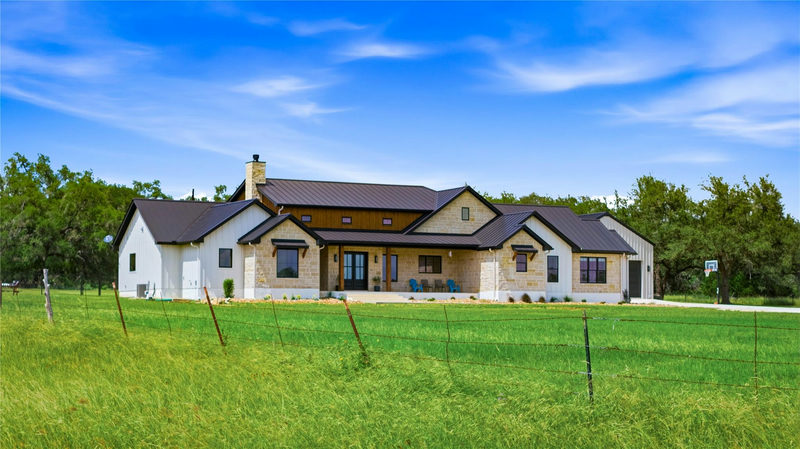 4434 Hugo Rd — exterior