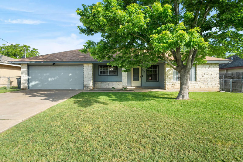 909 Garden View Dr — exterior