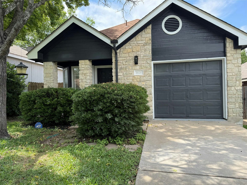 1621 Parkfield Cir — exterior