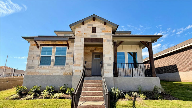 679 Clarissa St — exterior