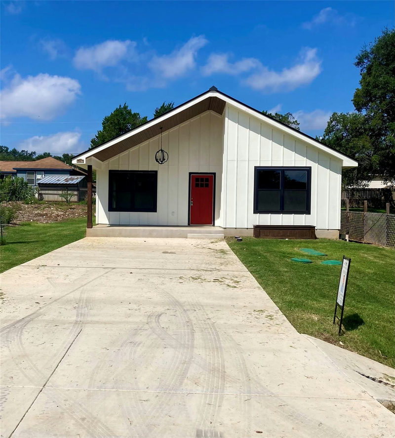 1127 Greenhill Dr — exterior