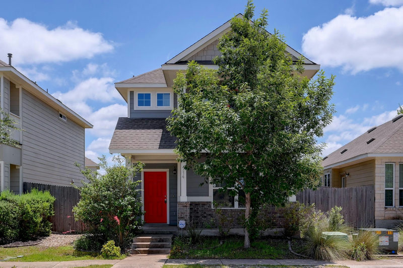 714 Stampede Rd — exterior