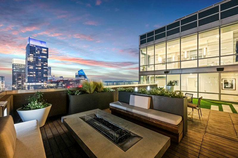 300 Bowie St #PH2 — exterior
