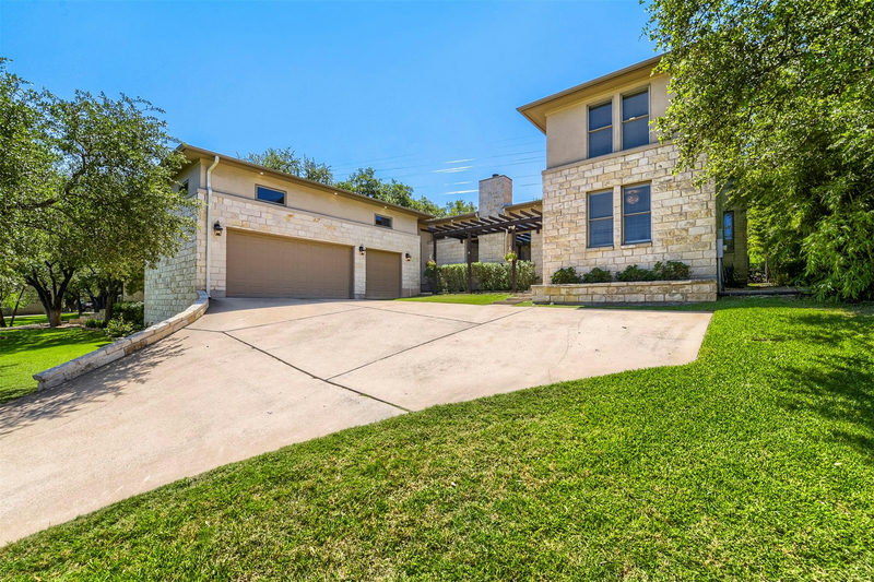 220 Clubhouse Dr — exterior