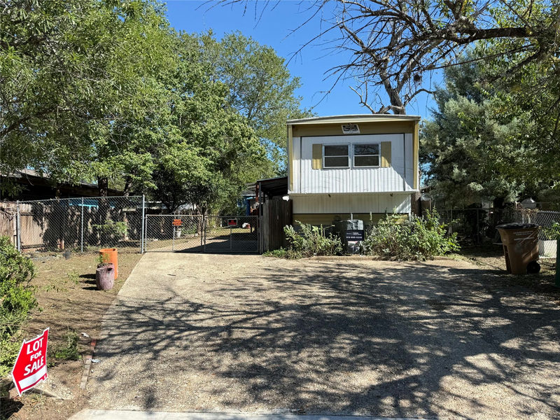 2102 Blue Meadow Dr — exterior
