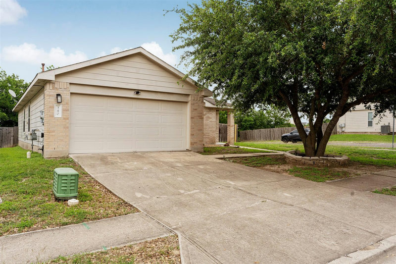 340 Feathergrass Dr — exterior
