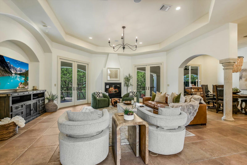 817 Woodcreek Ranch Rd — exterior