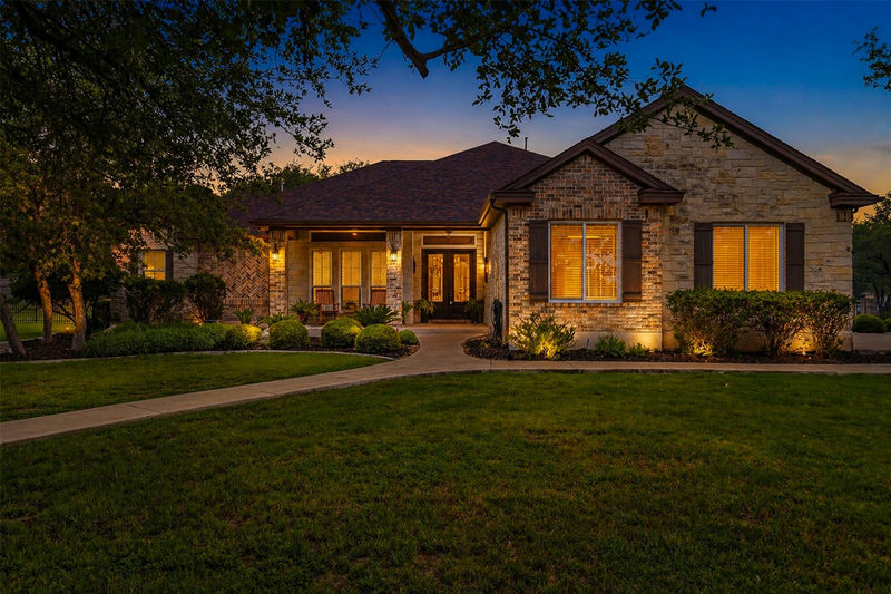 107 W Majestic Oak Ln — exterior