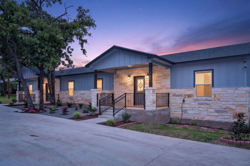 337 E Castlewood Dr — exterior