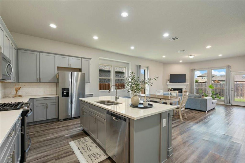 1313 Mustang Brook Ln — exterior