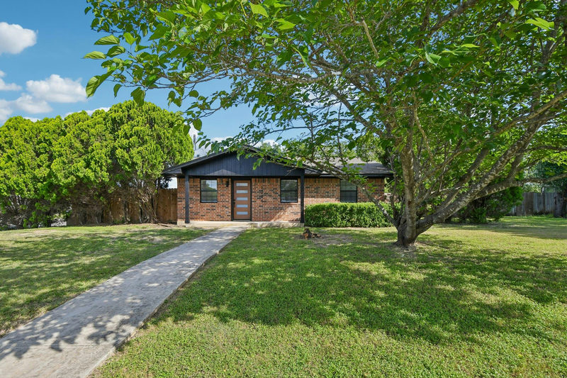 1204 Southwalk St — exterior