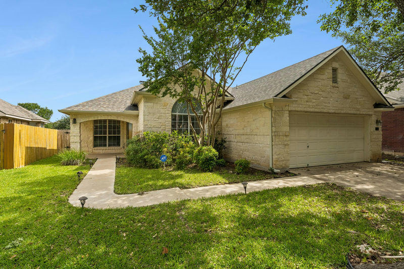 7206 W Magic Mountain Ln — exterior