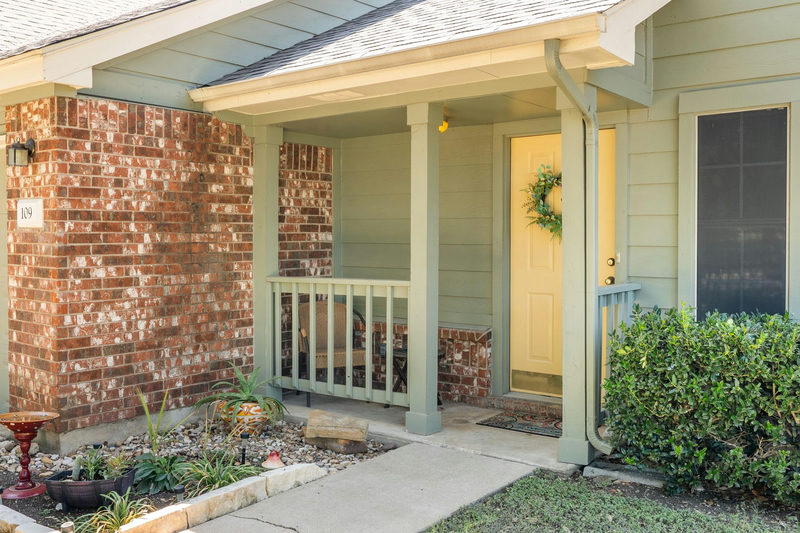 109 Prairie Springs Cv — exterior
