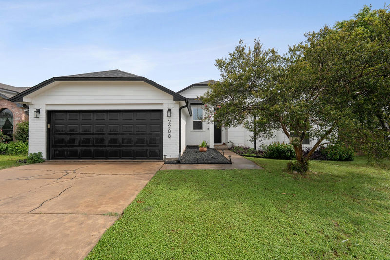 2208 Mimosa Trl — exterior