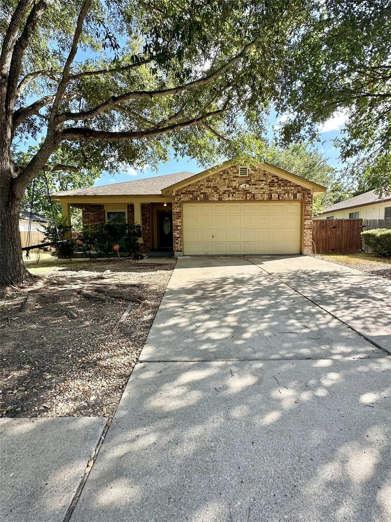 6913 Sabrina Dr — exterior