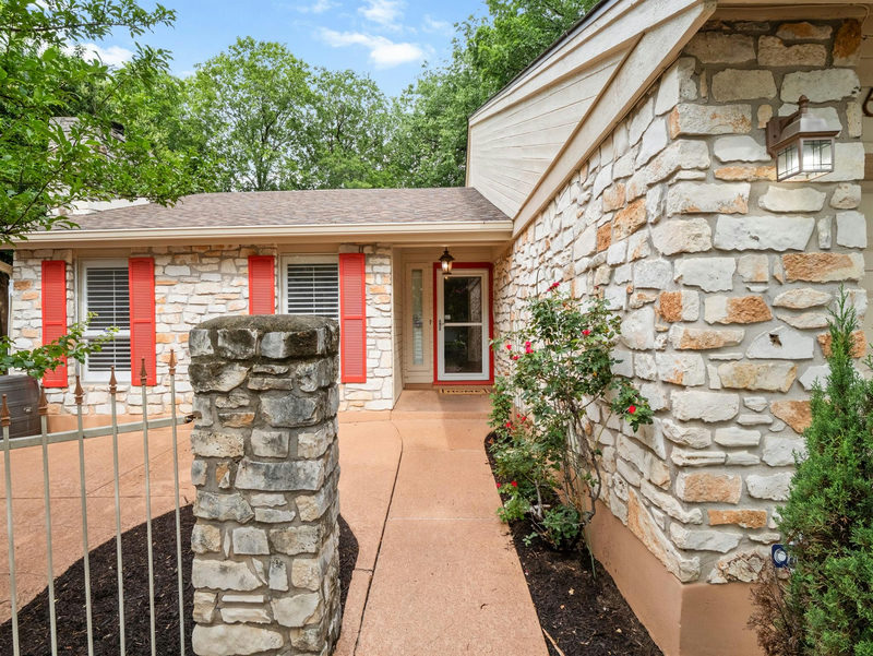 6109 Grass Holw — exterior